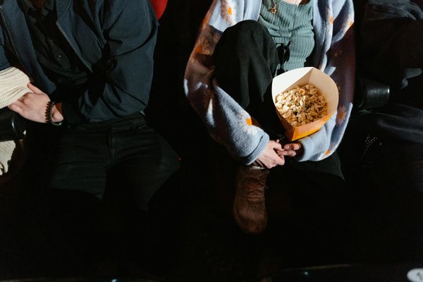 Échos de la Démocratie : Explorez l'Influence et les Contraintes de la Liberté d'Expression Politique